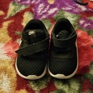 Baby Nike Tanjun